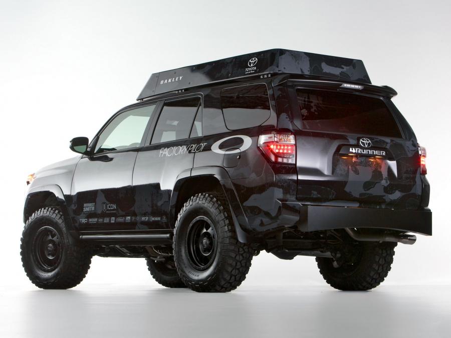  Toyota Oakley Ultimate Dream Ski 4Runner SEMA Edition 2013 года  (фото 2 из 8)